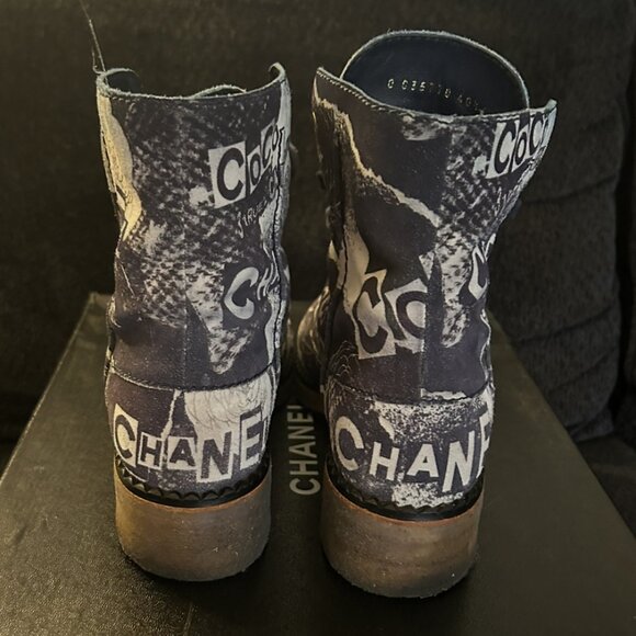 WOMEN 100% AUTHENTIC LACEUP PRINTED SUEDE CALFSKIN CHANEL WHITE/NAVY BLUE BOOTS - Picture 3 of 14
